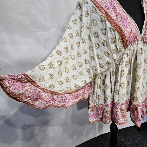 Angie Dolman Sleeve V-neck Empire Waist Ruffled Hem Floral Pullover Top Sz L - Picture 6 of 7